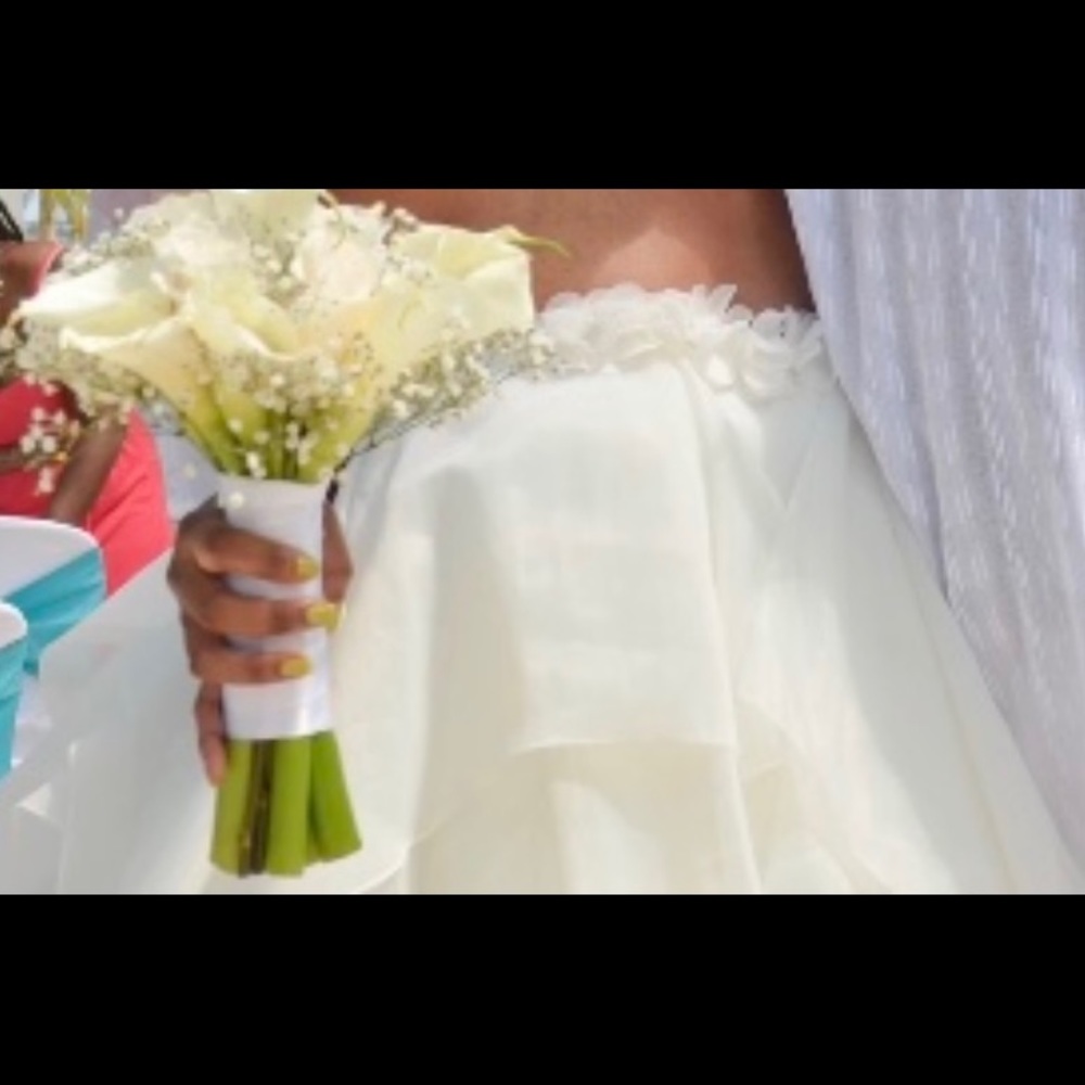 Strapless ruffle and chiffon tulle beach wedding gown. - Picture 8 of 16
